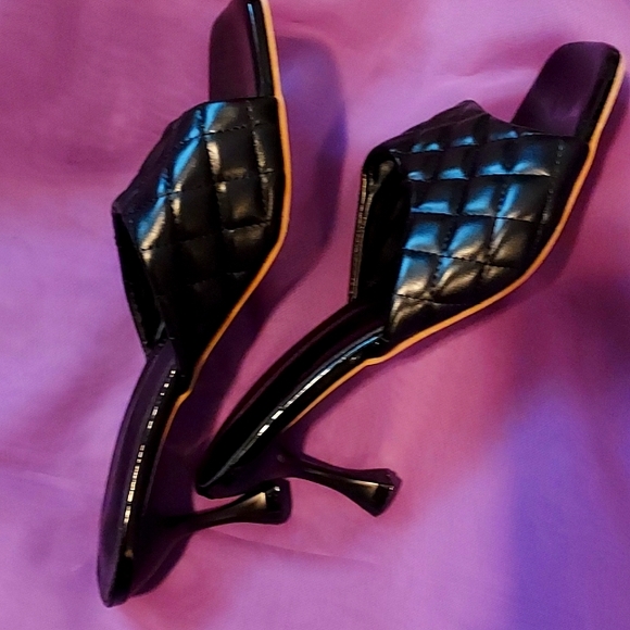 Shoes - Picture 4 of 4